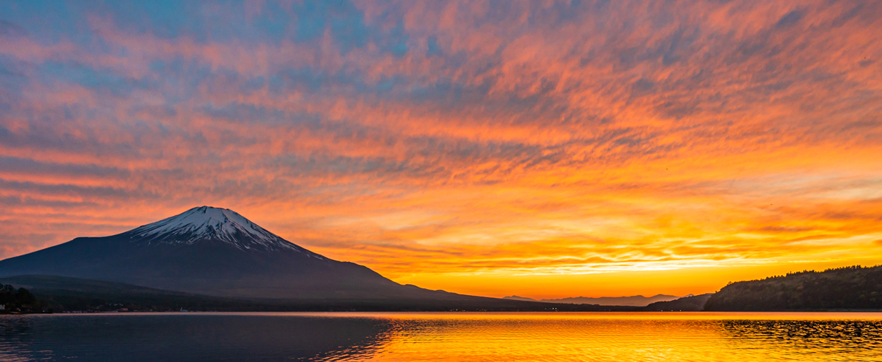 山中湖から富士を望む夕景