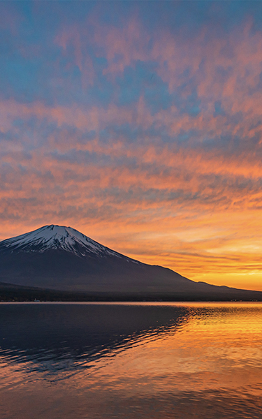 山中湖から富士を望む夕景